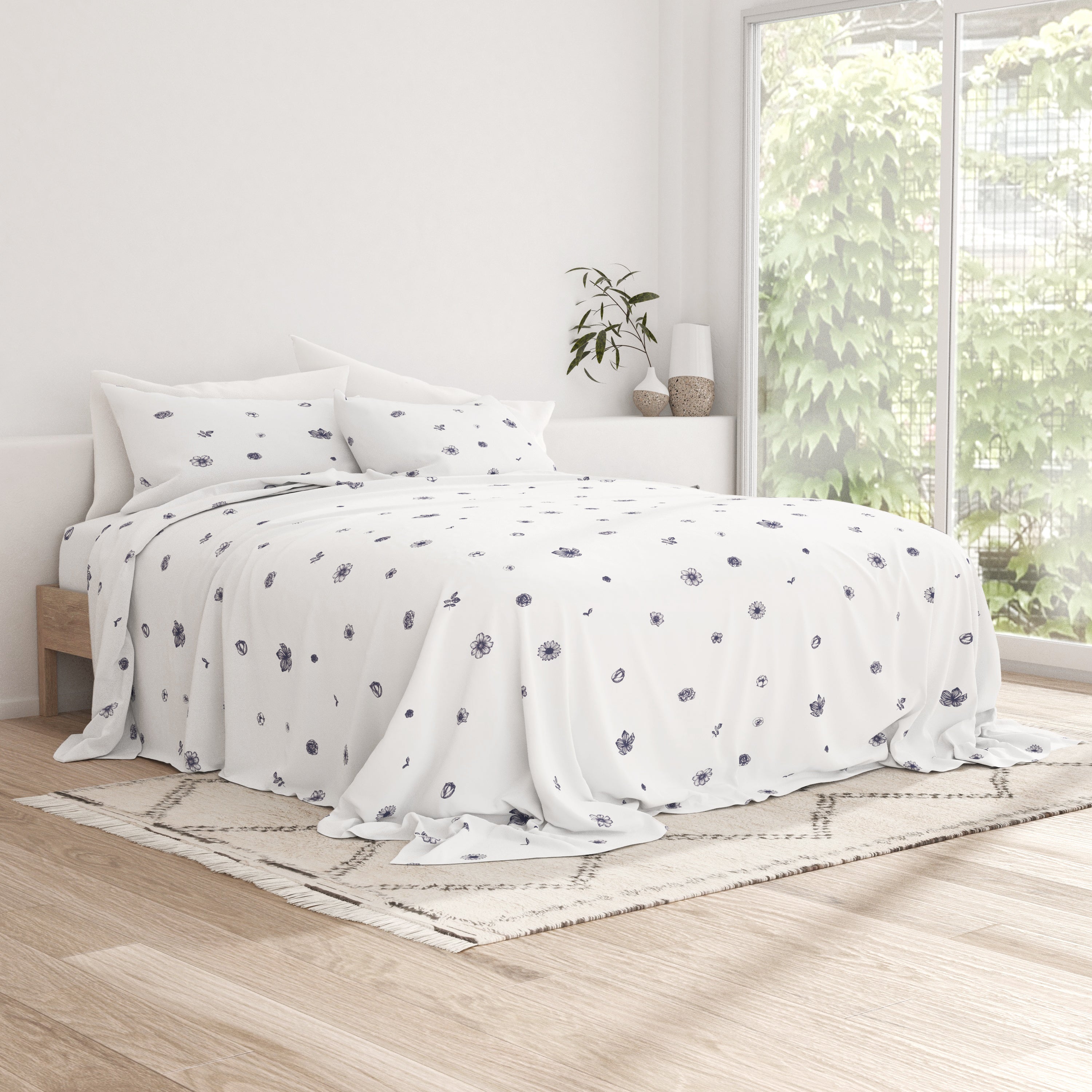 Indigo Flowers Pattern 4-Piece Sheet Set